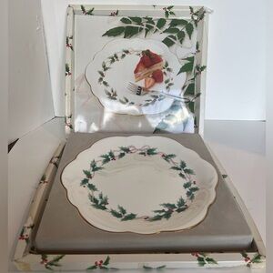 Mikasa Bone China Ribbon and Holly Dessert Plate